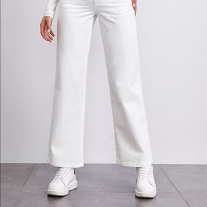 White pants wide from the bottom